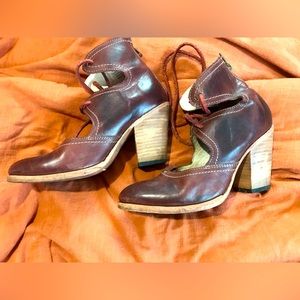 Freebird Flame in wine color size 9